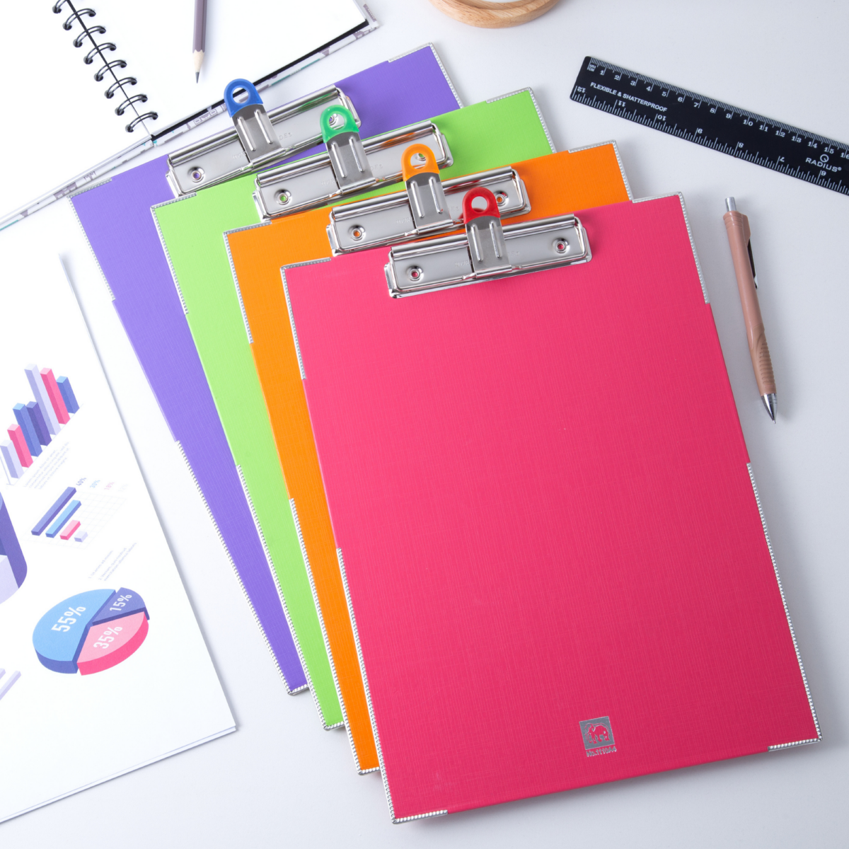 คลิปบอร์ดดูราพลาส ตราช้าง No.1110 A4 คละสี